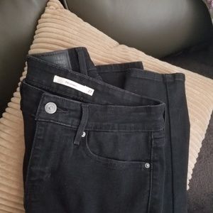 Levis 711 skinny in black